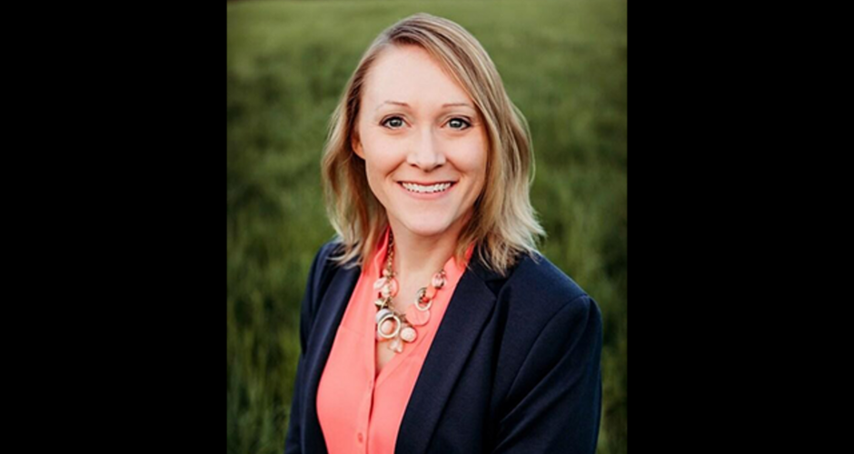 Headshot picture of Dr.Keri Carstens